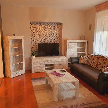 Adel Apartman Μίσκολτς Εξωτερικό φωτογραφία