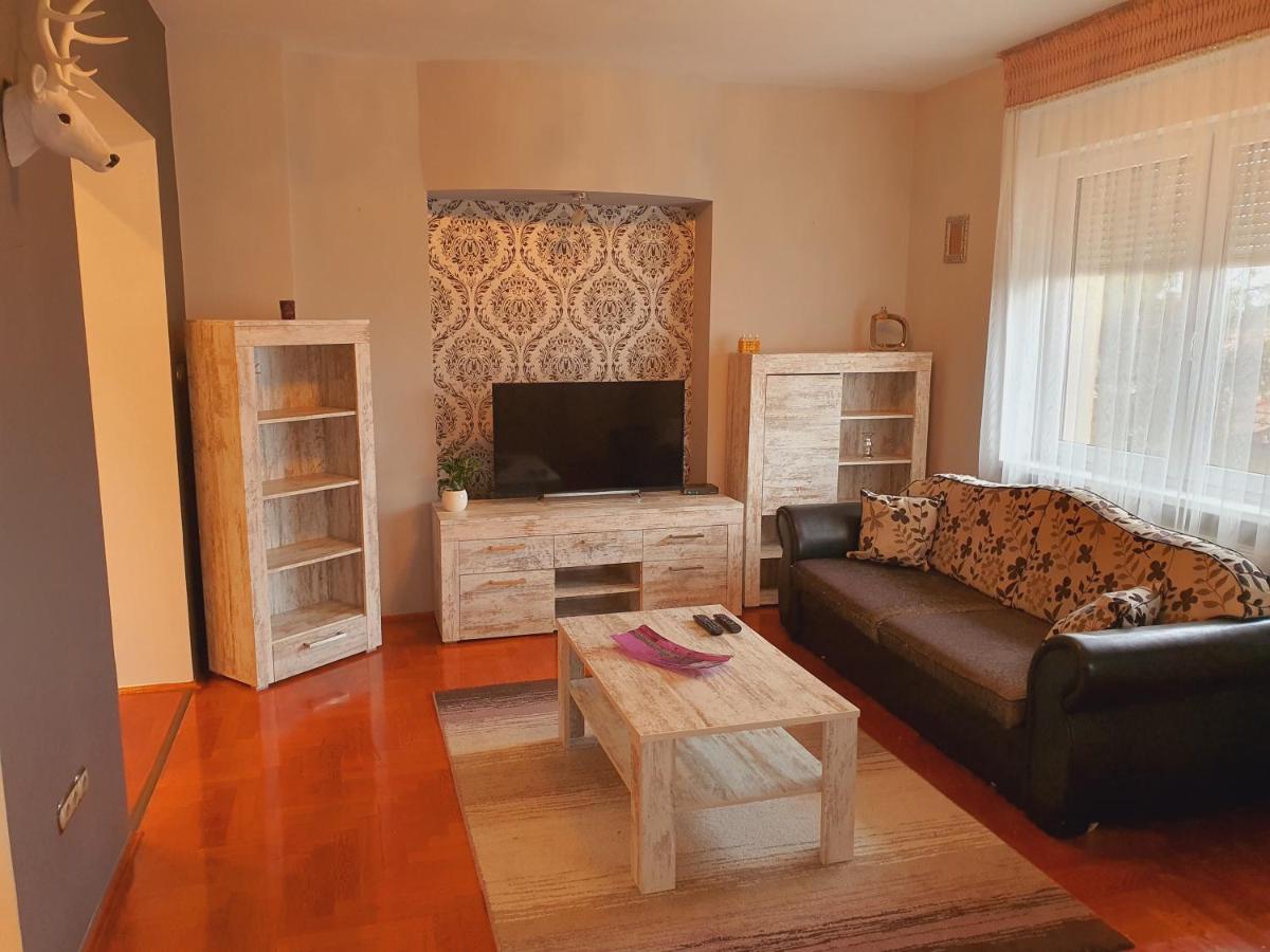 Adel Apartman Μίσκολτς Εξωτερικό φωτογραφία