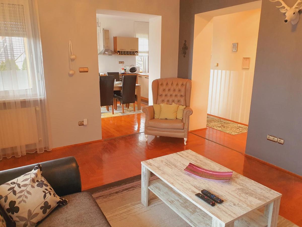 Adel Apartman Μίσκολτς Εξωτερικό φωτογραφία